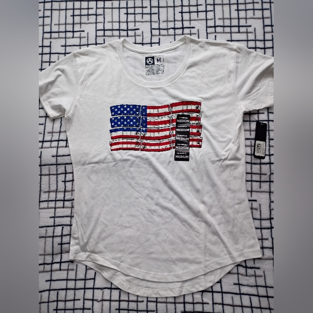 Women's Magpul White Graphic American Flag T-Shirt Size Medium NEW WITH TAGS